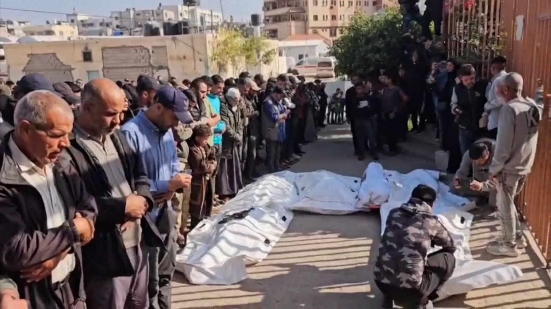 गाजामा इजरायली आक्रमण : छ प्रहरीसहित १२ प्यालेस्टि...